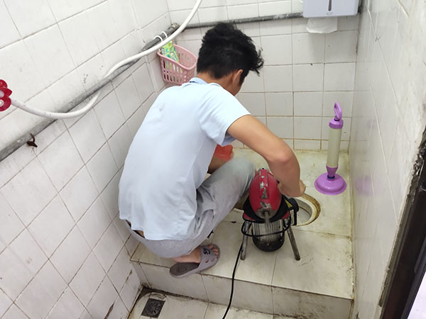 宁海肥皂掉到马桶里把马桶堵住了怎么办？马桶堵住了怎么办